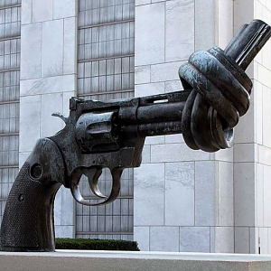 Завязанный узлом пистолет, Нью-Йорк, США